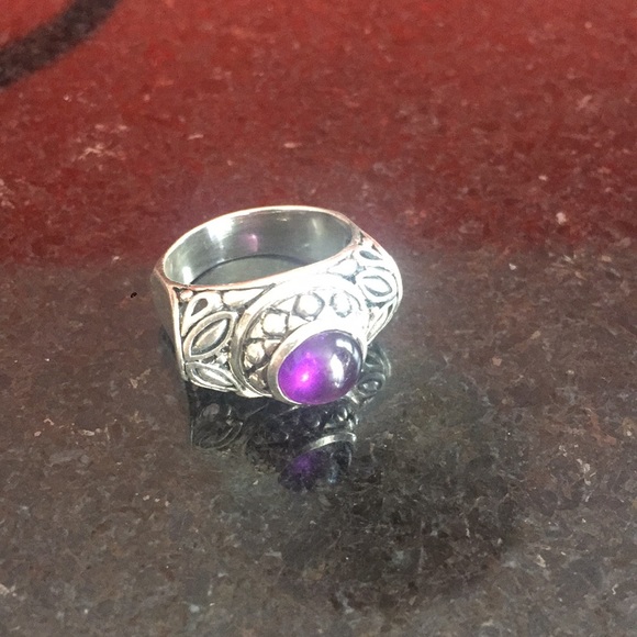 Sterling Silver and Amethyst Ring - Picture 2 of 5
